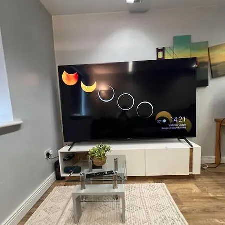 Entire 1 Bedroom Near Airport *